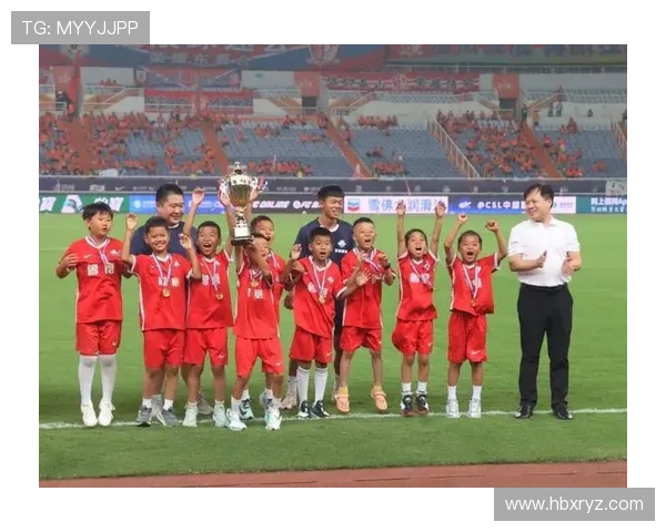 泰山小将精英赛队伍参观山东泰山 24日山东主场盛大颁奖典礼即将举行 泰山小将精英赛队伍参观山东泰山 24日山东主场盛大颁奖典礼即将举行